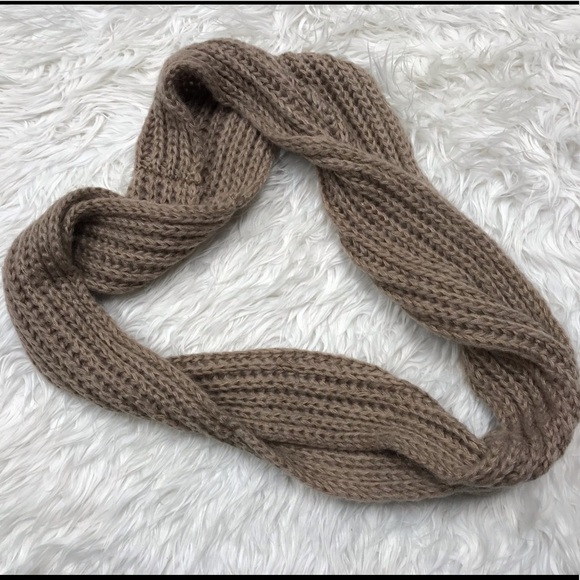 Beautiful scarf - Picture 2 of 2
